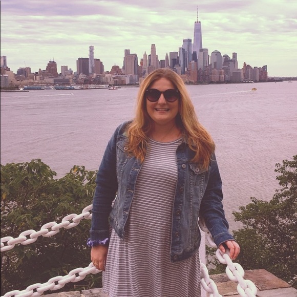 Meet your Posher, Kayleigh - Picture 2 of 3